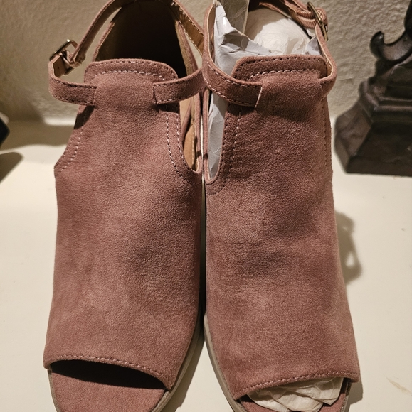 Open-toe heel - Picture 2 of 4